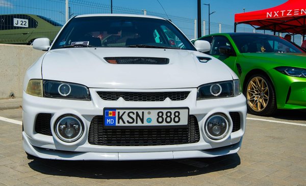 La femme et la voiture tout-terrain : comment briser les stéréotypes